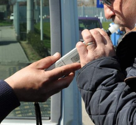S-a suit beat la volan şi a fost implicat într-un accident rutier